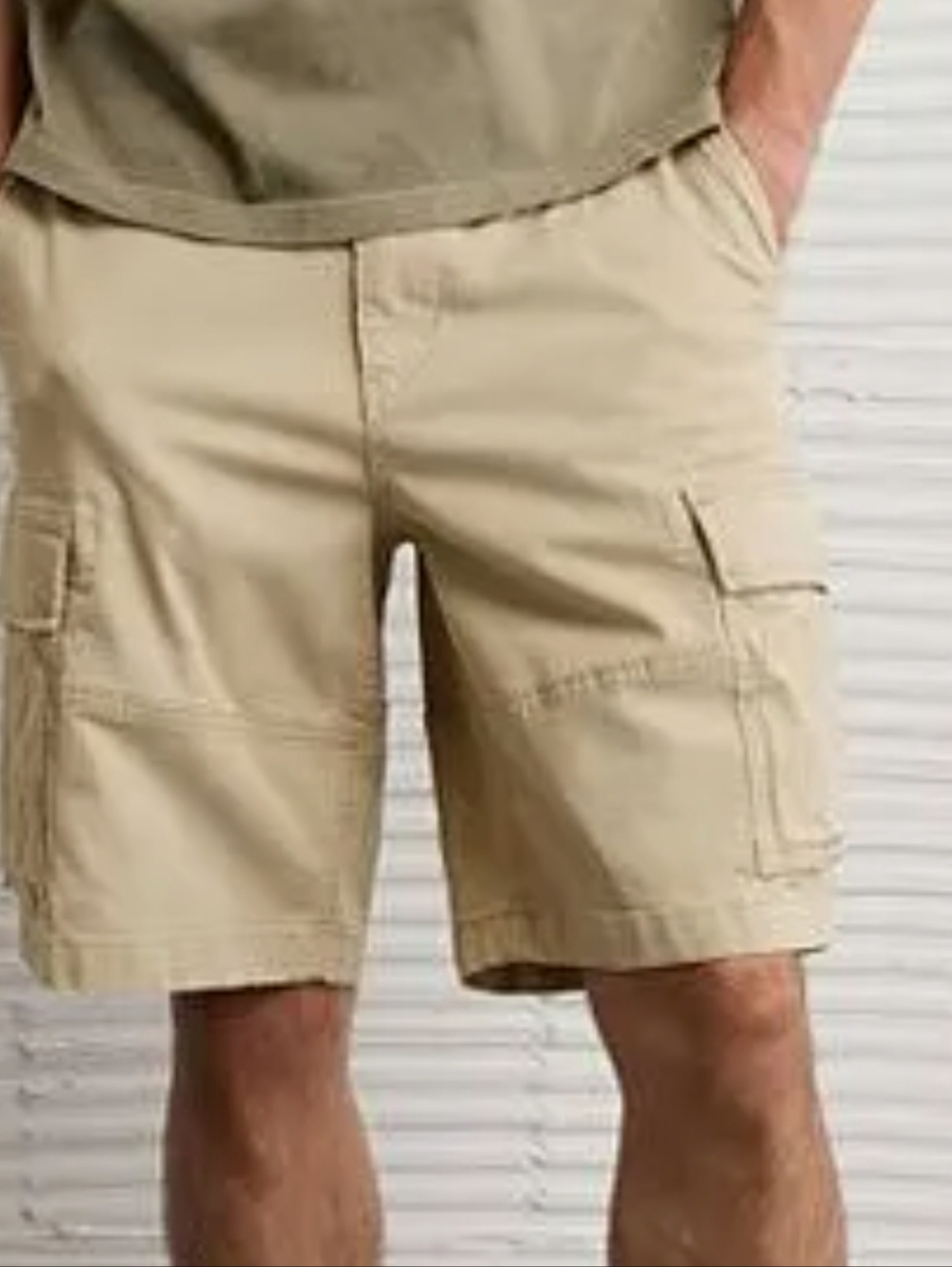 ACCESS  Cargo Shorts NWT Beige size 42 lots of pockets X button still on…